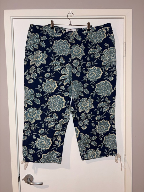 Tommy Hilfiger Pants - Tommy Hilfiger Floral Crop Pattern Pants